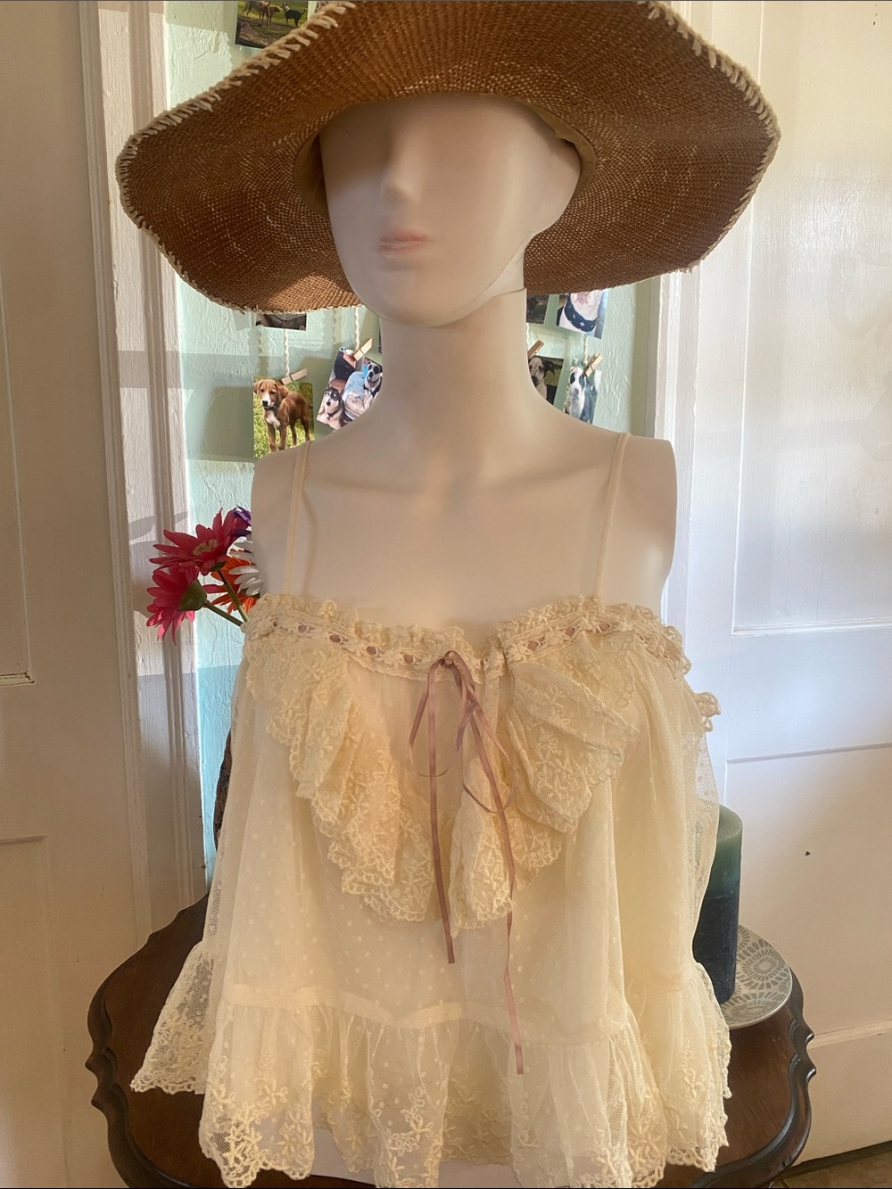 American Eagle Outfitters Cream Lace Ruffle Crop Cami